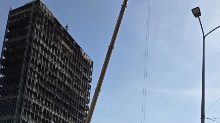 Na vrhu Vjesnika pronađen 'otrovan' materijal: Ne smije se blizu 24 stupa, rušenje odgođeno