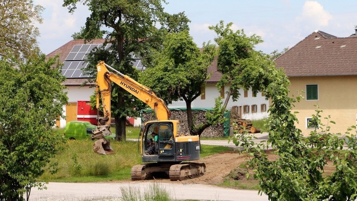 Koliko košta najam bagera: Počinje ispod 100 eura, ali konačni račun skriva nekoliko zamki