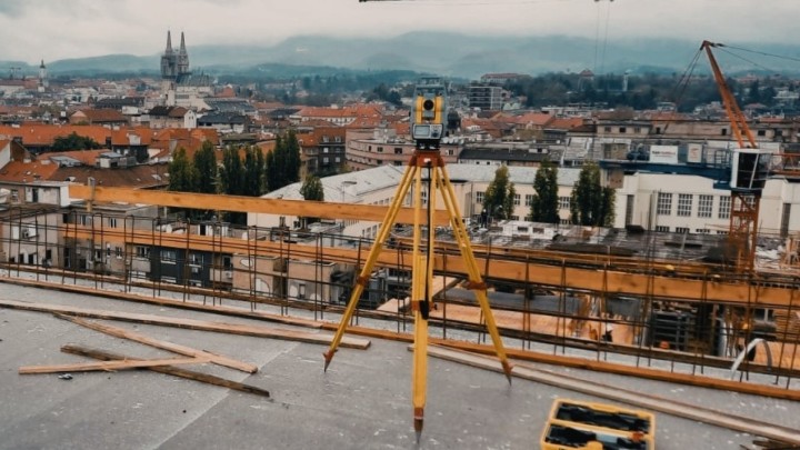 [FOTO] Što rade geodeti i čemu služi njihov "tronožac"?