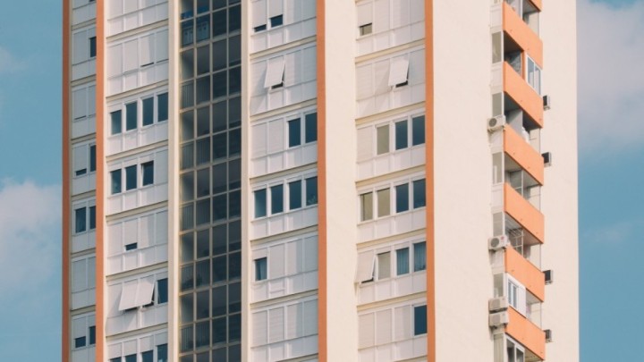 [FOTO] Stanari ovog nebodera dali su mu novo lice i uštedjeli na računima