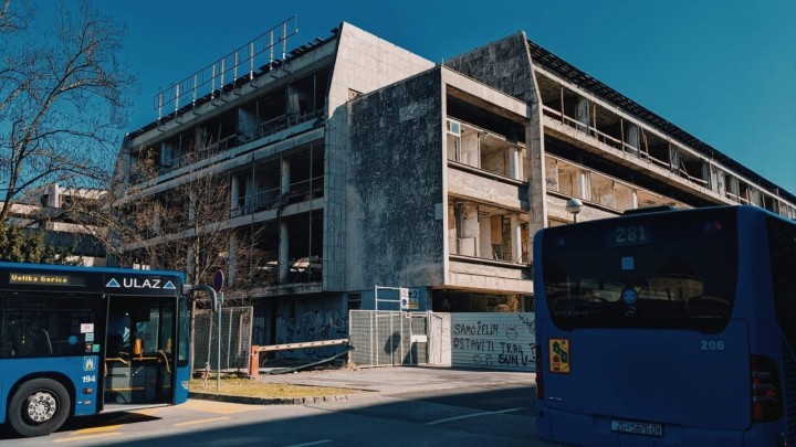 [FOTO] Zašto je ova zgrada u centru Zagreba još uvijek u očajnom stanju?