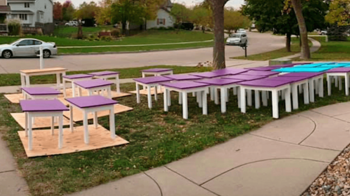 2020 radnih stolova: Profesor izradio stotine stolova za učenike bez radnog prostora