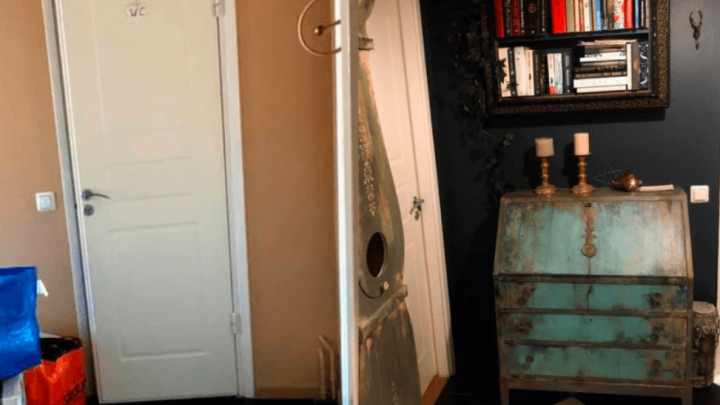 Dosadno predsoblje pretvoreno u mističnu priču: Rabljeni predmeti i akrilna boja glavni su alat ovog osebujnog para