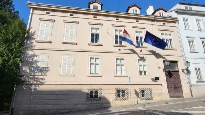 Zgrada državnog vrha ide na 'poliranje': Vraća se raskoš terazzo stubištu, a nestaje drvena vratarnica