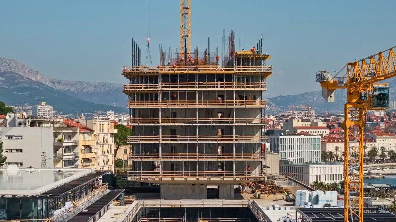 Novi neboder na splitskoj rivi: Mijenja se vizura šetnice, evo do kojeg kata je stigla izgradnja