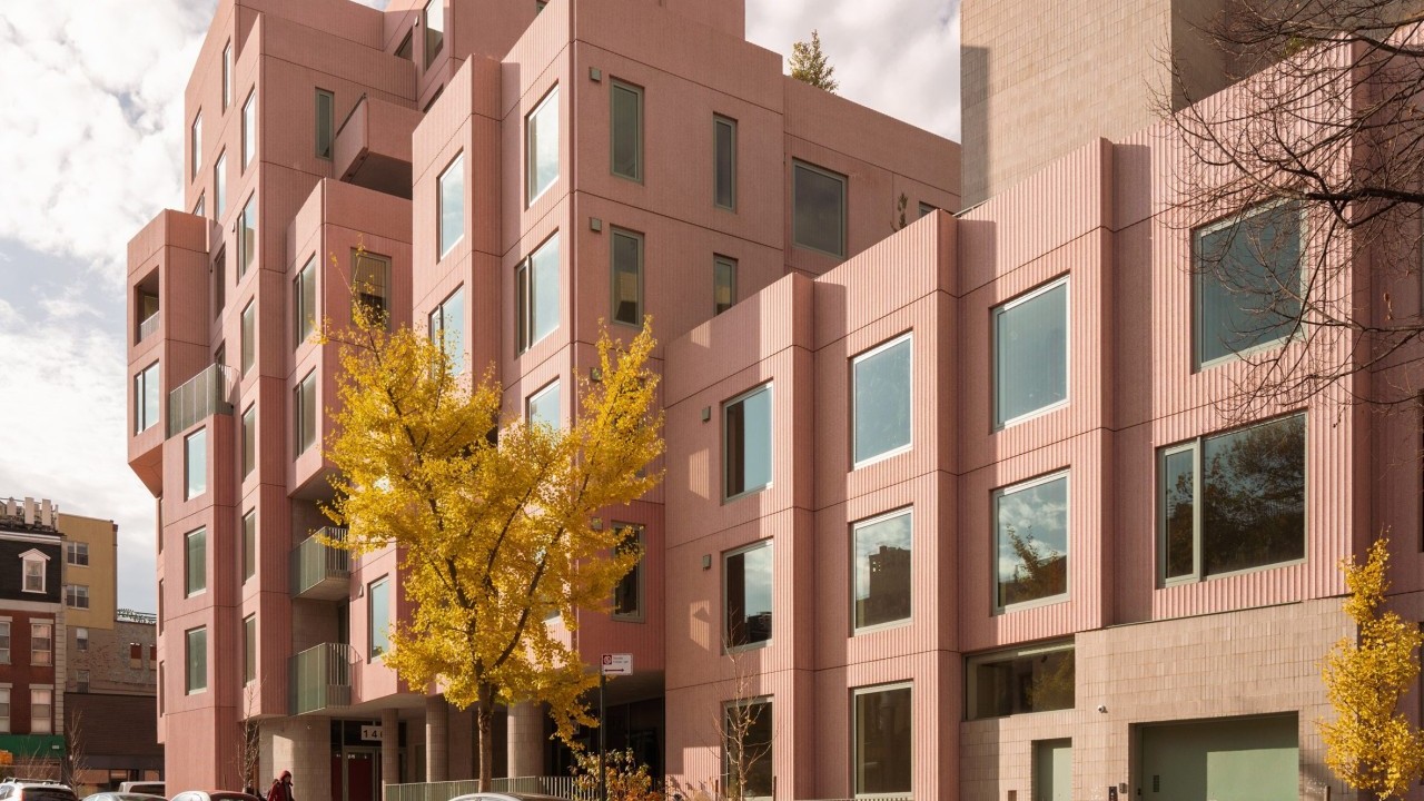 Kultna zgrada na granici sada je moderan dvorac iz bajke: Ružičasta može biti nova siva i savršeno se uklopiti