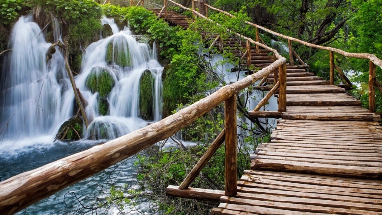 Plitvička jezera dobila laskavu titulu, mamac za turiste: Uvijek spremno čak 15 km drvenih staza