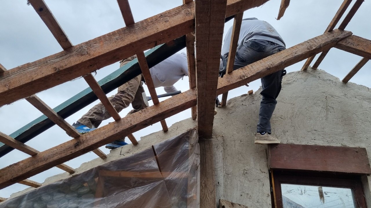 Zamjena krova u 3 koraka: Puno je nevidljivih poteza prije novog crijepa