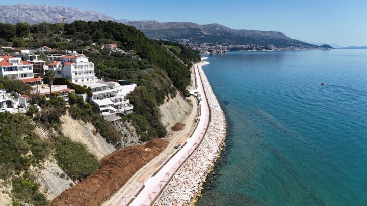 Galerija: Uz more se gradi jedna od najljepših šetnica u Hrvatskoj, do ljeta bi trebala biti gotova