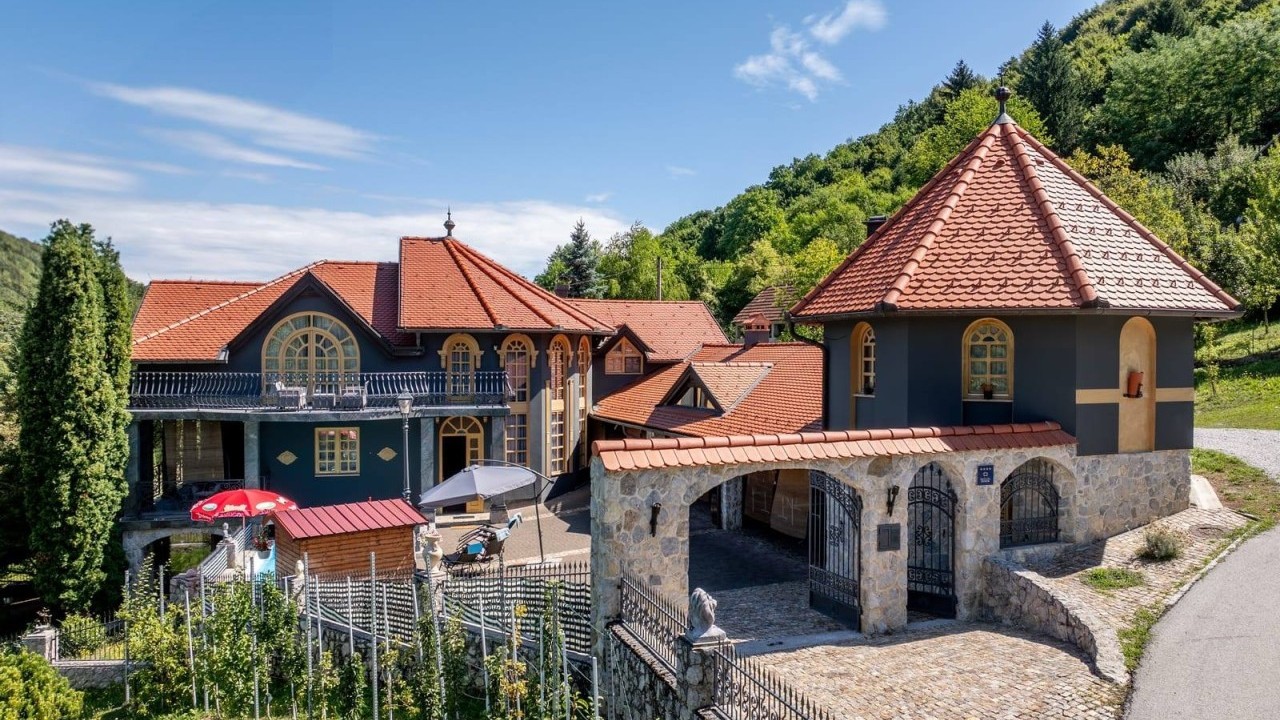 U blizini zagorskog dvorca prodaje se neobična vila, ima odvojenu kulu, a cijena je 'bagatela'