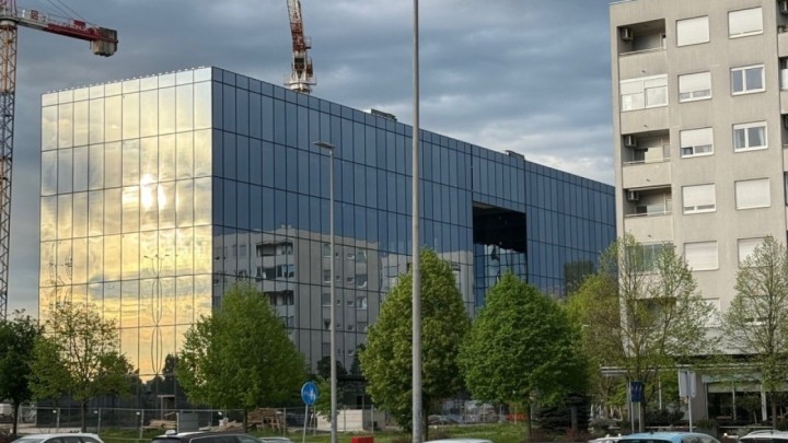 Zagreb ima novu staklenu atrakciju: Zgrada kraj Arene izvana je potpuno završena, uskoro otvorenje