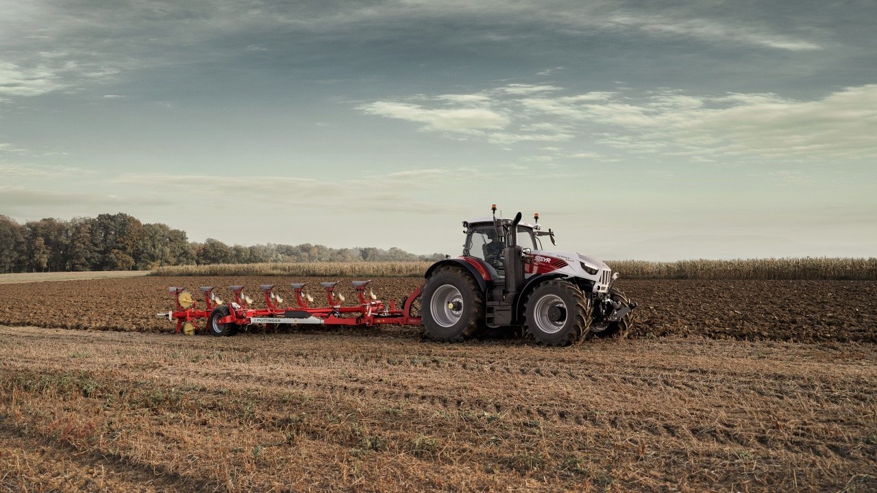 Ovaj traktor osvojio je čak dvije prestižne nagrade: Ima 400 'konja', a vozi i do 60 km na sat
