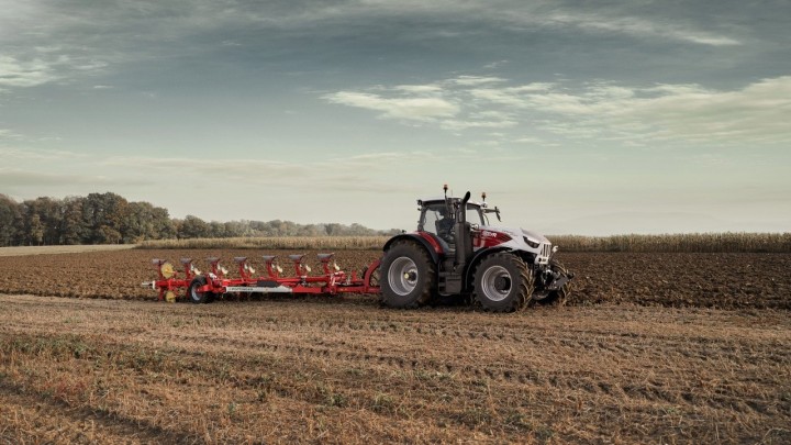 Ovaj traktor osvojio je čak dvije prestižne nagrade: Ima 400 'konja', a vozi i do 60 km na sat