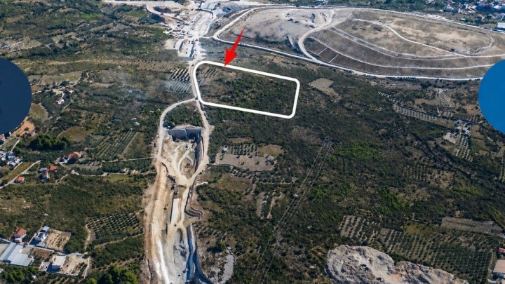 Zanimljiv oglas u Dalmaciji: Uz gradilište brze ceste u Splitu prodaje se zemljište na 10.000 kvadrata