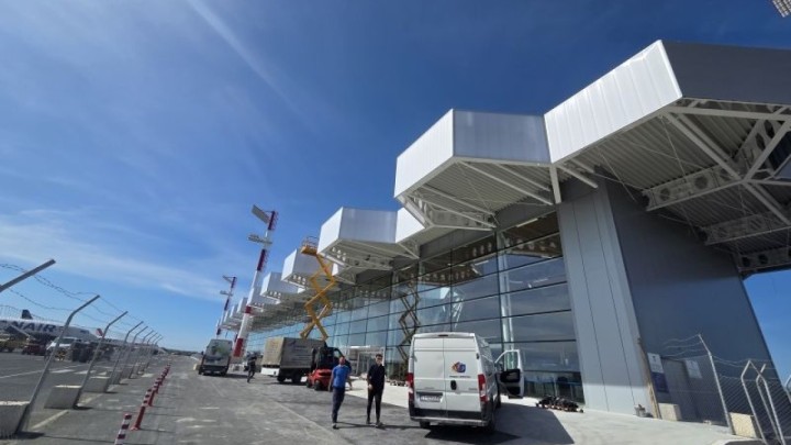 Galerija: Novi terminal dalmatinskog aerodroma bliži se kraju, krovna konstrukcija plijenit će pažnju