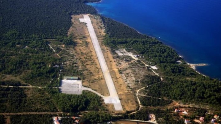 Nakon 18 godina raščišćava se napuštena vojarna uz more, 12 hektara na top lokaciji čeka nove planove