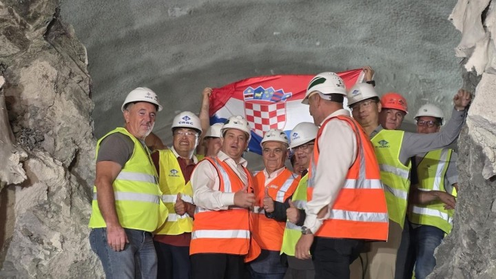 Veliko slavlje u novom dalmatinskom tunelu! Nakon dvije godine iskopa probijen Kozjak