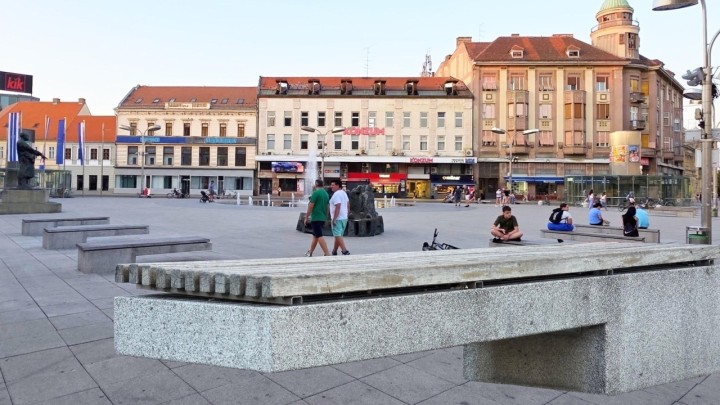 Sjećate se klupa od 100 tisuća eura? Prije 20 godina milijuni za vječnost glavnog trga, a sada ispočetka