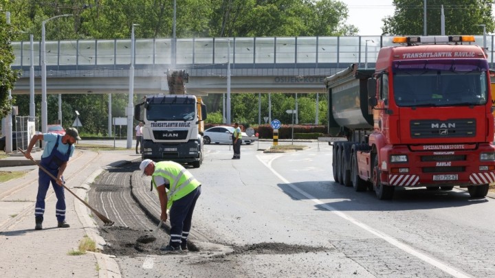 Osijek na sudu s izvođačem ključne prometnice: Cesta u totalno raspadu nakon samo 10 godina