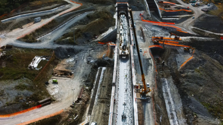 Divovski TBM probio tunel, a sada ga sele preko vijadukta: Ovako napreduje nova brza pruga u susjedstvu