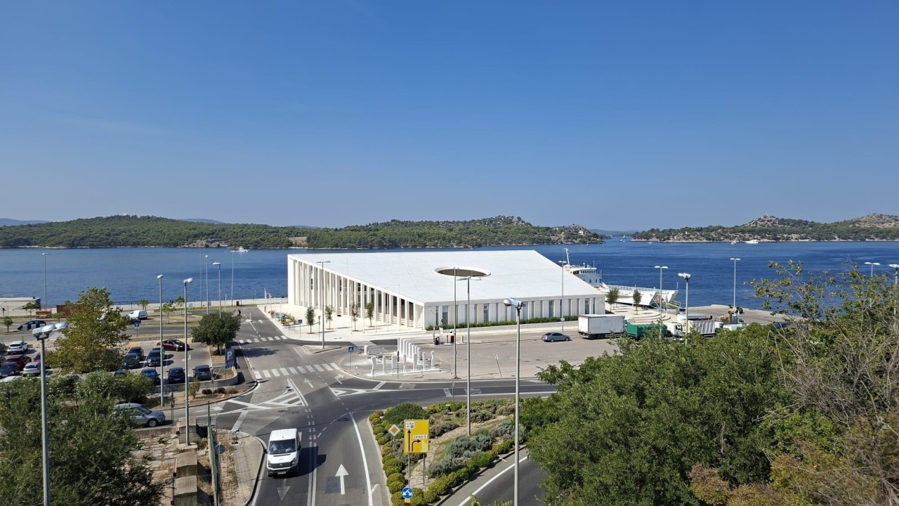 Na dalmatinskoj obali sagradili terminal kakav se rijetko viđa: Godinu dana kasnije još ne radi