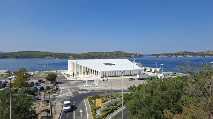 Na dalmatinskoj obali sagradili terminal kakav se rijetko viđa: Godinu dana kasnije još ne radi