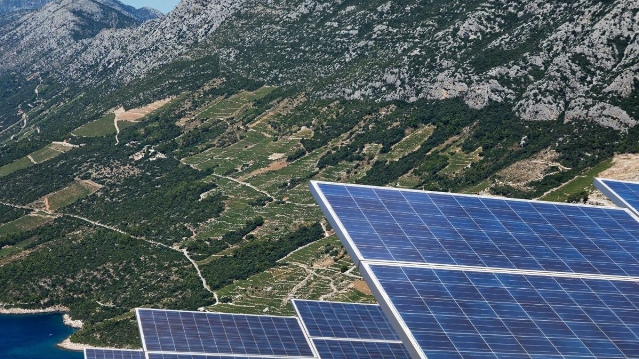 Na Pelješcu stiže gotovo 1.000 solarnih panela: Struju neće proizvoditi za kuće, već za nešto puno važnije