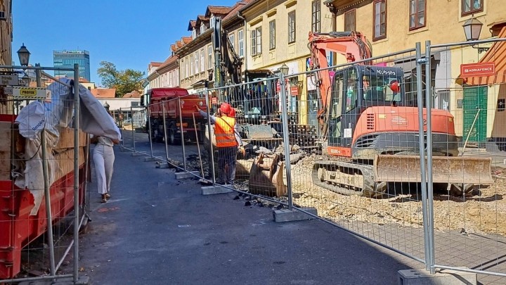Galerija gradilišta: Ulicu u centru Zagreba preko noći zauzeli bageri, privremeno uređenje sada je prošlost