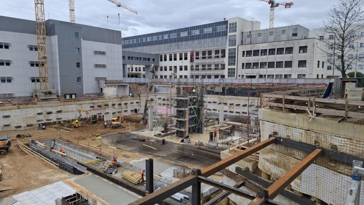 Kako iskopati 13 metara tik uz bolnicu koja mora raditi? Na Rebru su pronašli zanimljivo rješenje