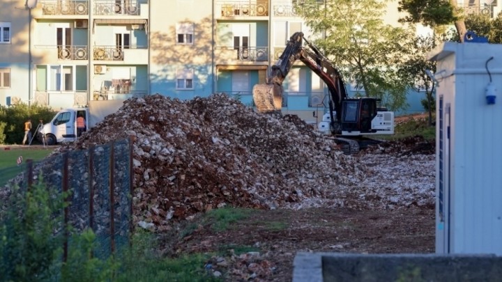 Bageri stigli na prostor legendarne hrvatske tvornice: Niče 'mini stadion', u planu i velika dvorana