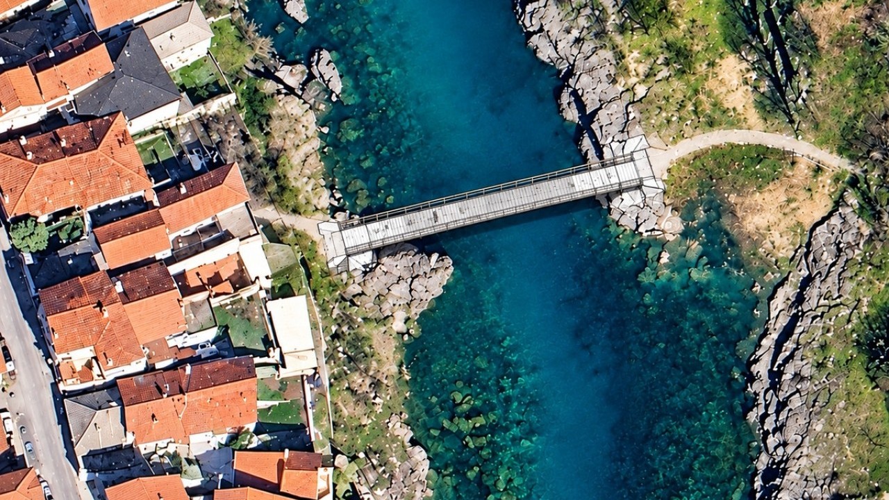 Mostar ponovno gradi most nastao i srušen u ratu: Postojao je manje od osam mjeseci, a spasio stotine života