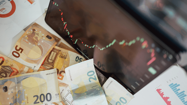 Prinosi svih mirovinskih fondova u minusu: Imovina pala i u drugom i u trećem stupu