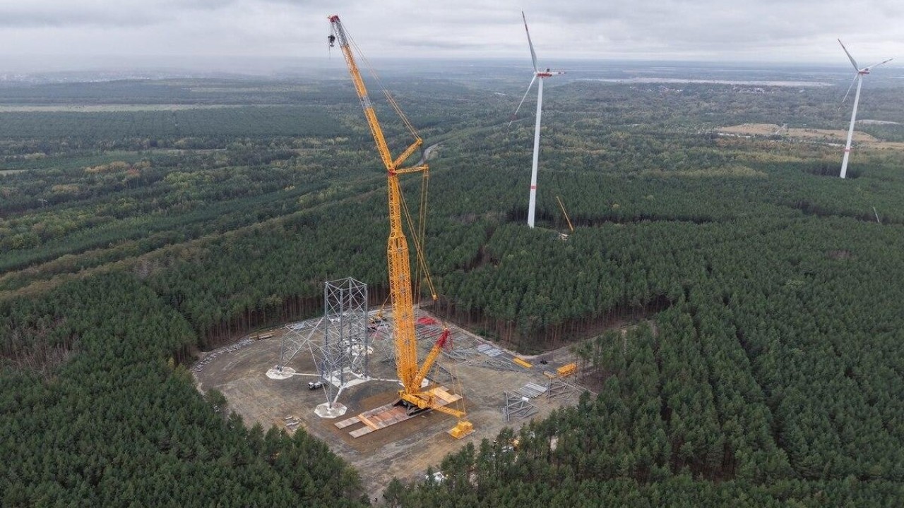 Galerija: Ovako je nastajala najviša vjetroturbina na svijetu, dizalica podizala teret težak 375 tona